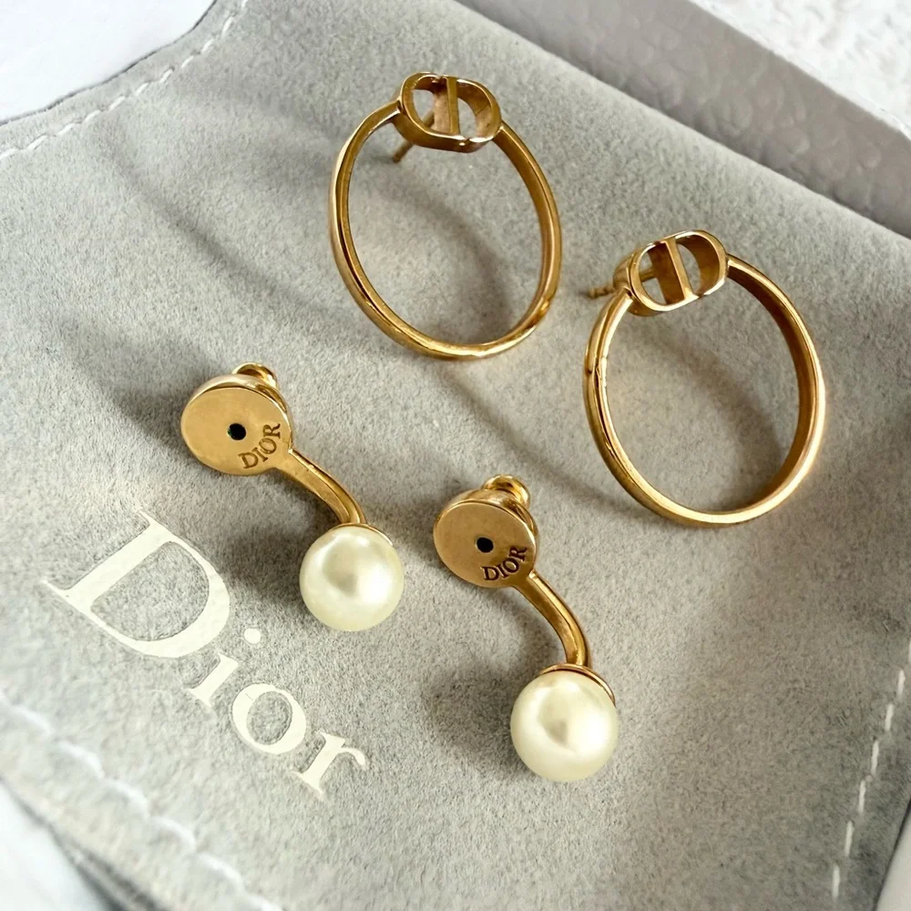 DIOR Women's 30 Montaigne Stud Pearl Earrings NIB - Picture 4 of 6